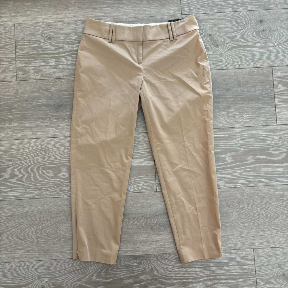 NWT Ann Taylor Womens Beige Flat Front Modern Fit Cropped Leg Pants Size 0P